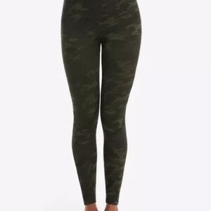 NWT Spanx Look At Me Now Leggings, in Green Camo  S
